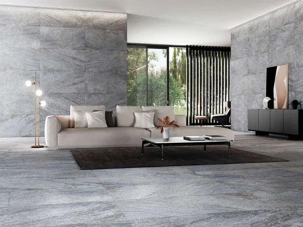 Espacio de la casa con azulejos en tonos neutros