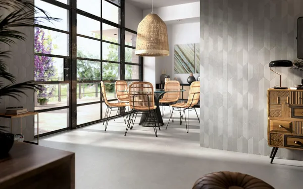 Espacio de la casa con azulejos en tonos neutros