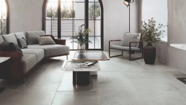 Espacio de la casa con azulejos efecto barro en tonos neutros, colección Antico casale de Ape