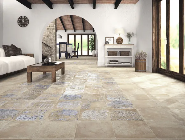Espacio de la casa con azulejos efecto barro en tonos cálidos, colección Antigua de Realonda