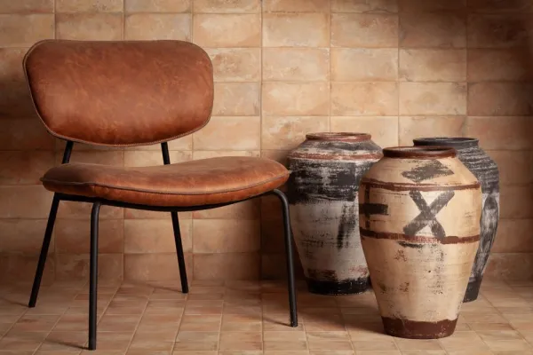 Espacio de la casa con azulejos efecto barro en tonos cálidos, colección Fs storia de Peronda