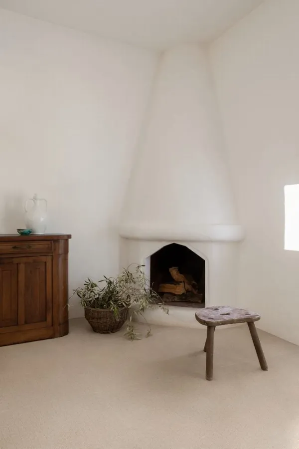 Espacio de la casa con azulejos efecto barro en tonos cálidos, colección Slow de Marazzi