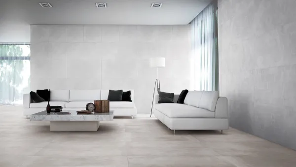 Espacio de la casa con azulejos efecto barro en tonos neutros, colección Terracina de TAU ceràmica