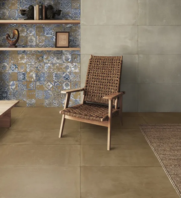 Espacio de la casa con azulejos efecto barro en tonos cálidos, colección Zest de Aparici