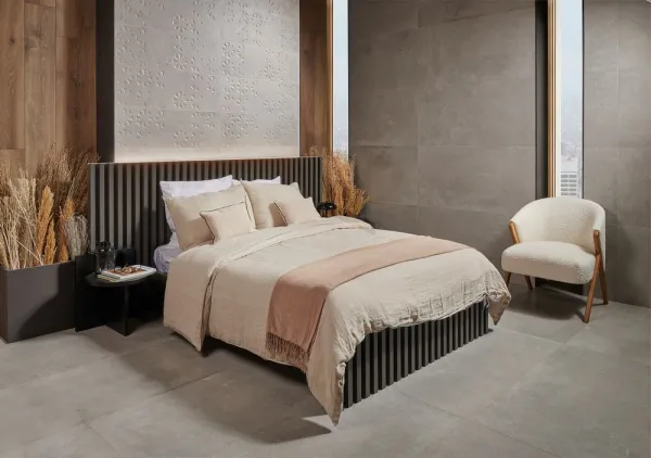 Espacio de la casa con azulejos efecto cemento en tonos cálidos, colección Arduin de Metropol