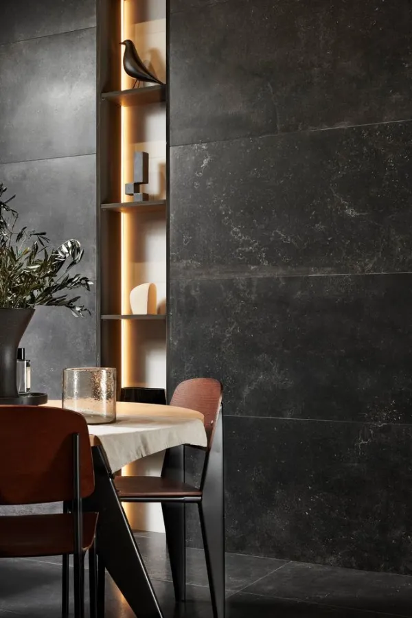 Espacio de la casa con azulejos efecto cemento, colección Arduin de Metropol