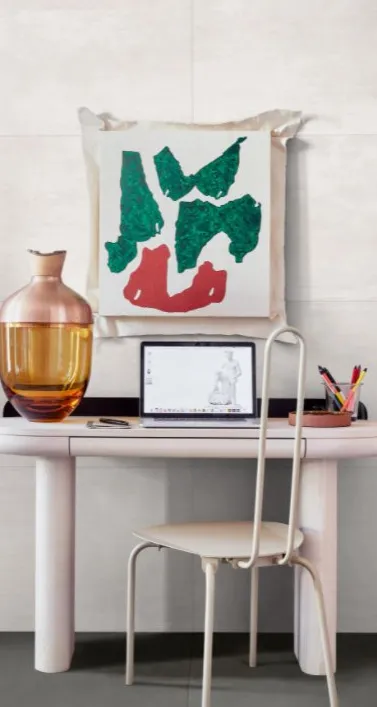 Espacio de la casa con azulejos efecto cemento en tonos cálidos, colección Cementum de Marazzi