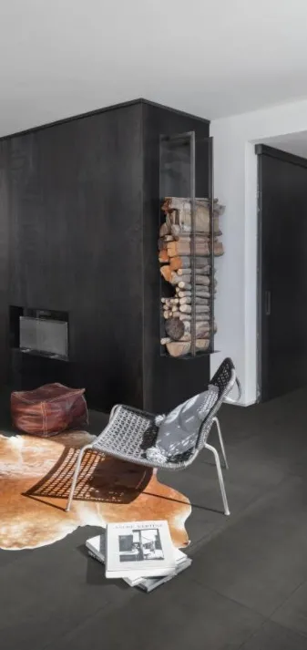 Espacio de la casa con azulejos efecto cemento en tonos neutros, colección Cementum de Marazzi