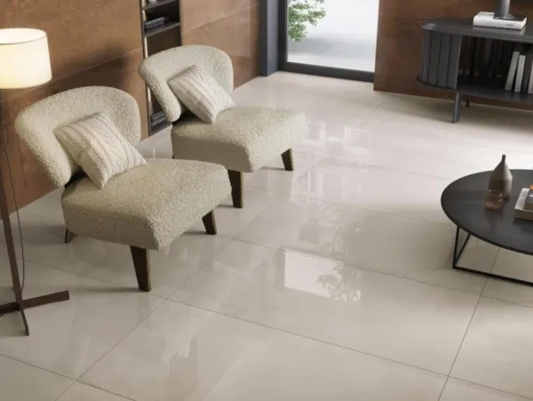 Espacio de la casa con azulejos efecto cemento en tonos cálidos, colección Chrome de Metropol