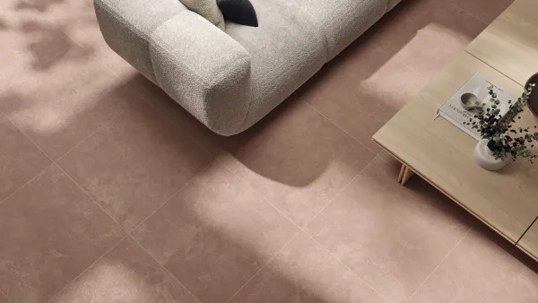 Espacio de la casa con azulejos efecto cemento en tonos cálidos, colección Essenza de Argenta
