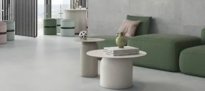 Espacio de la casa con azulejos efecto cemento en tonos neutros, colección Gravel de Argenta