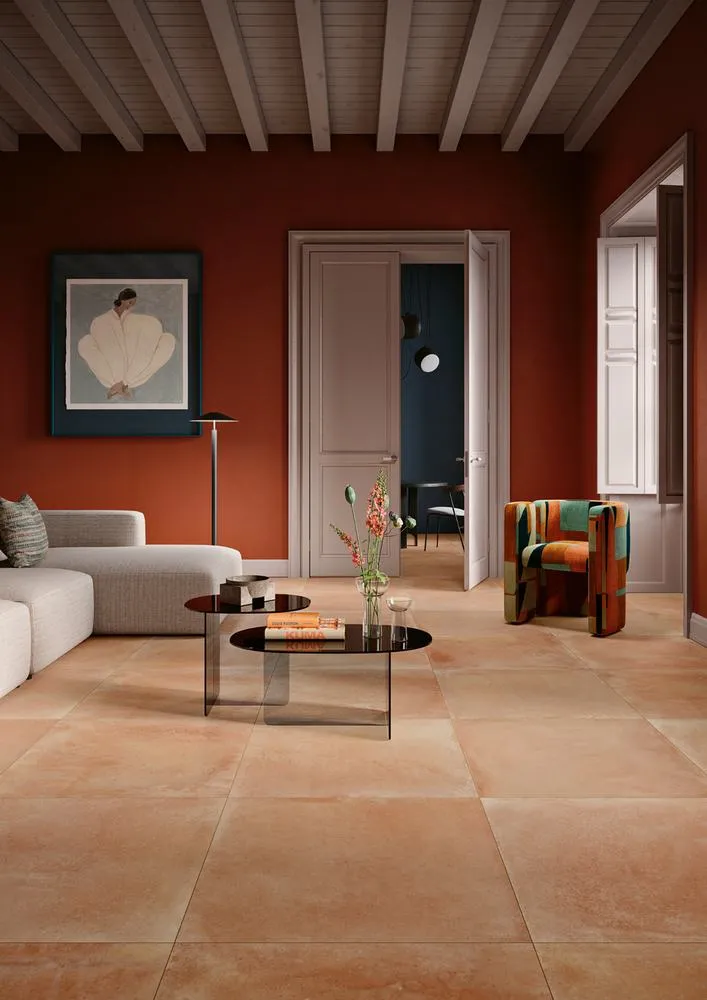 Espacio de la casa con azulejos efecto cemento en tonos cálidos, colección Legacy de Love Tiles