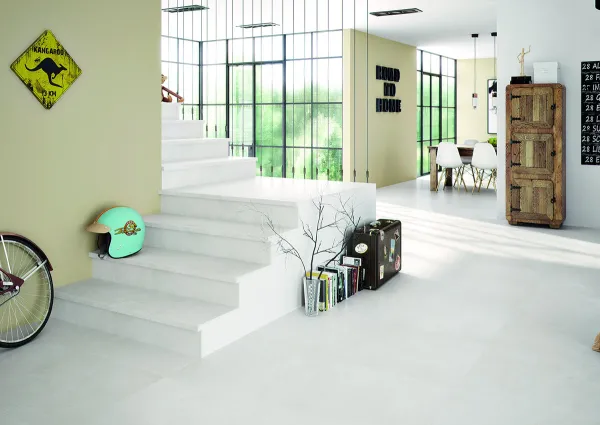 Espacio de la casa con azulejos efecto cemento en tonos neutros, colección Neutra de Cifre
