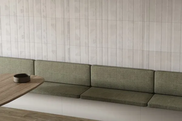 Espacio de la casa con azulejos efecto cemento en tonos neutros, colección Newclay - story de Argenta