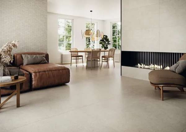 Espacio de la casa con azulejos efecto cemento en tonos cálidos, colección Pangea de Grespania