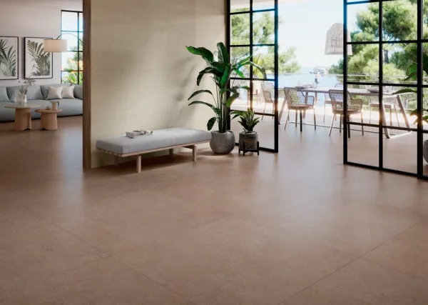 Espacio de la casa con azulejos efecto cemento en tonos cálidos, colección Pangea de Grespania