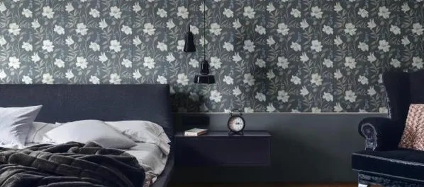 Espacio de la casa con azulejos efecto cemento en tonos fríos, colección Poster de Marazzi