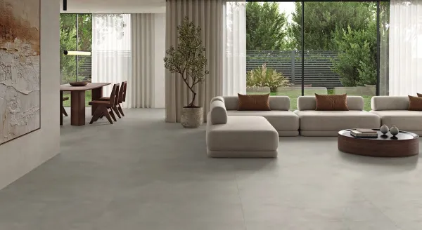 Espacio de la casa con azulejos efecto cemento en tonos neutros, colección Rhein de Alaplana