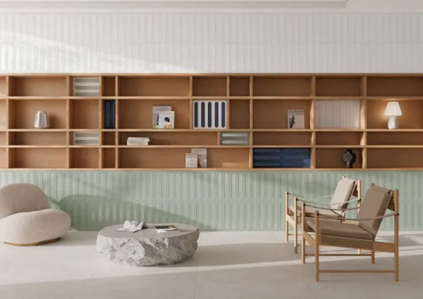 Espacio de la casa con azulejos en tonos cálidos