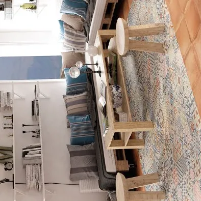 Espacio de la casa con azulejos efecto hidráulico en tonos cálidos, colección Heritage de Gaya Fores