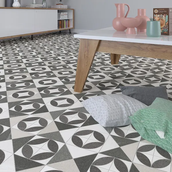 Espacio de la casa con azulejos efecto hidráulico en tonos neutros, colección Les points de seine de Vives