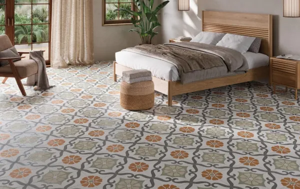 Espacio de la casa con azulejos efecto hidráulico en tonos cálidos, colección Soroa de Harmony
