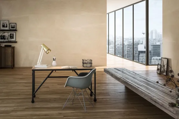 Espacio de la casa con azulejos efecto madera en tonos cálidos, colección Eternal de TAU ceràmica
