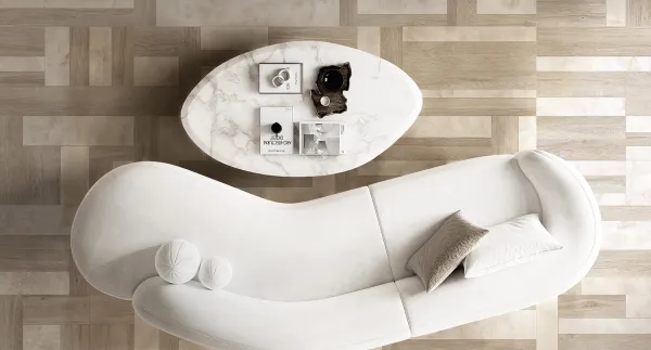 Espacio de la casa con azulejos efecto madera en tonos cálidos, colección Ibiza de Aparici