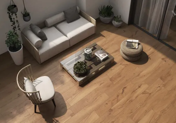 Espacio de la casa con azulejos efecto madera en tonos cálidos, colección Indiana de Roca