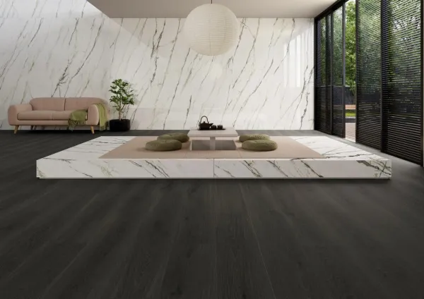 Espacio de la casa con azulejos efecto madera en tonos neutros, colección Matcha de Museum