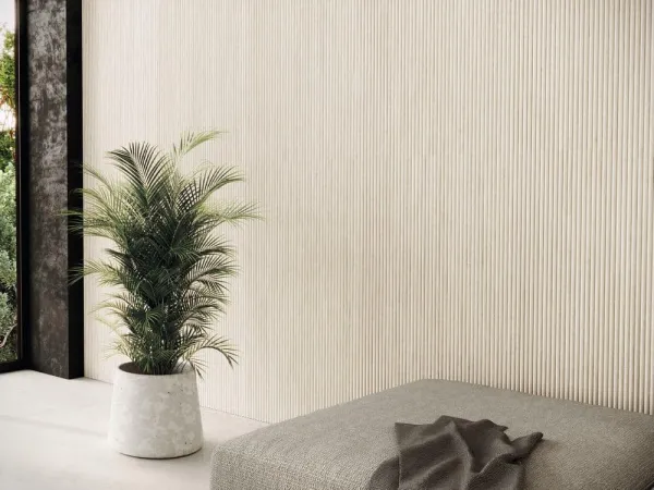 Espacio de la casa con azulejos efecto madera en tonos cálidos, colección Novawood de Colorker