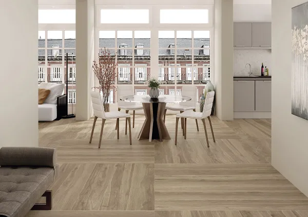 Espacio de la casa con azulejos efecto madera en tonos cálidos, colección Origin de TAU ceràmica