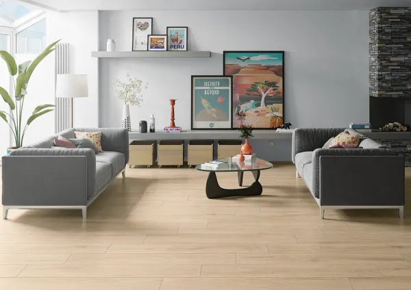 Espacio de la casa con azulejos efecto madera, colección Ripley de Alaplana