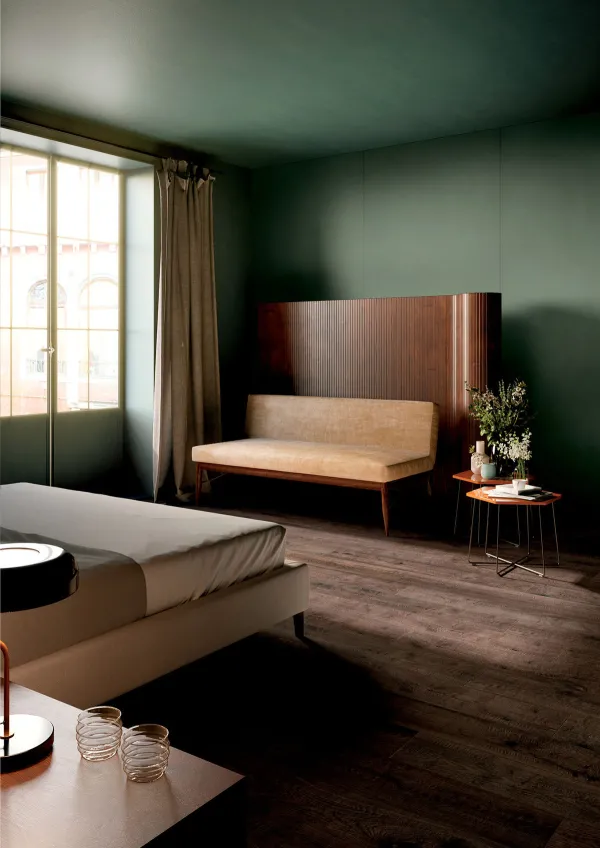Espacio de la casa con azulejos efecto madera en tonos cálidos, colección Vero de Marazzi