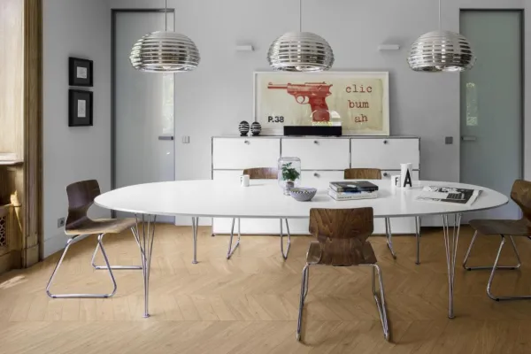 Espacio de la casa con azulejos efecto madera en tonos cálidos, colección Vero de Marazzi