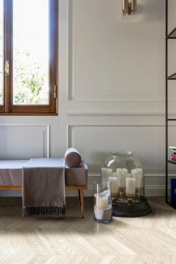 Espacio de la casa con azulejos efecto madera en tonos cálidos, colección Vero de Marazzi