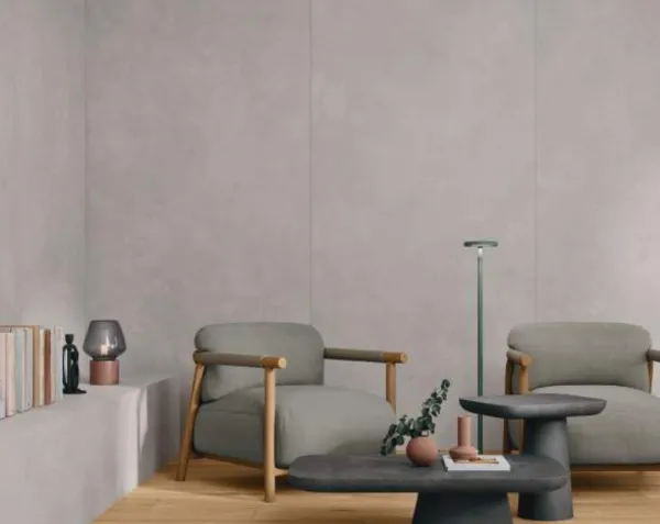 Espacio de la casa con azulejos efecto madera, colección Vielha de Alaplana