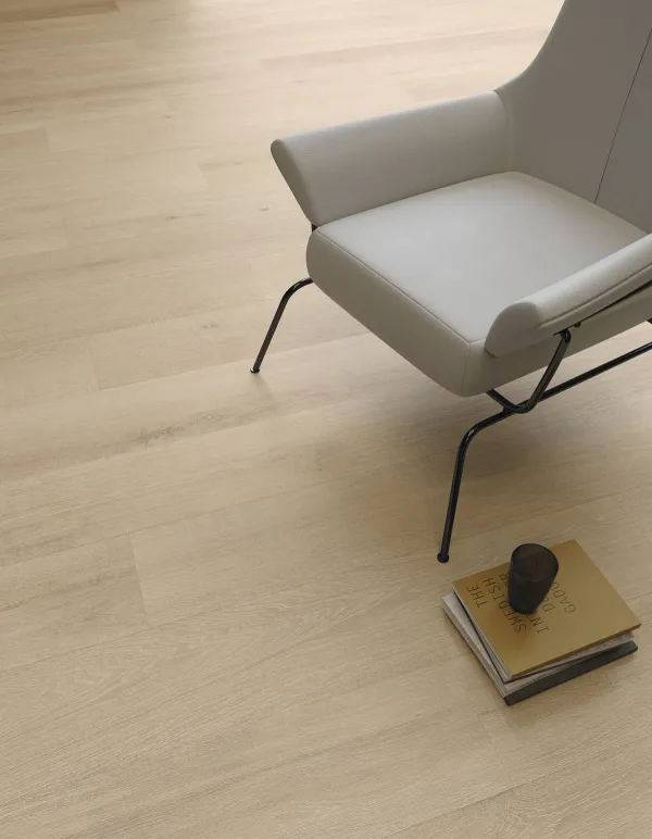 Espacio de la casa con azulejos efecto madera en tonos cálidos, colección Whistler de Peronda