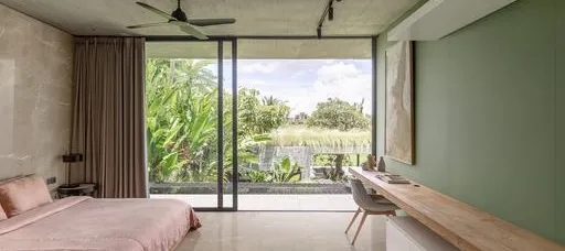 Espacio de la casa con azulejos efecto mármol en tonos cálidos, colección Allmarble de Marazzi