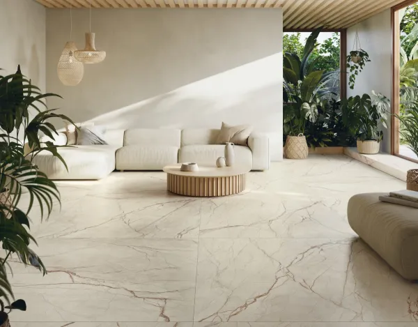 Espacio de la casa con azulejos efecto mármol en tonos cálidos, colección Canela roma de Grespania
