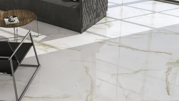 Espacio de la casa con azulejos efecto mármol en tonos neutros, colección Diamond gold de Cifre