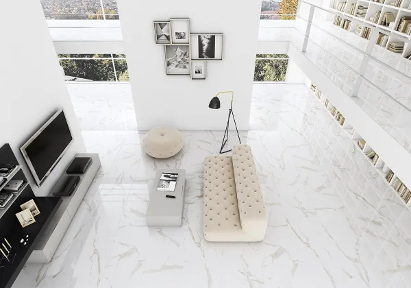 Espacio de la casa con azulejos efecto mármol en tonos neutros, colección Domus de Intermatex