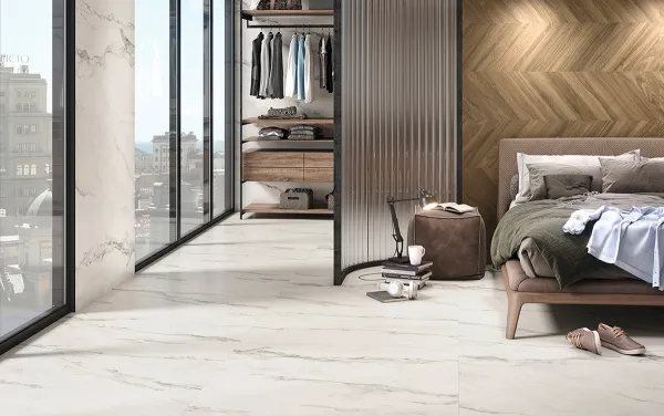 Espacio de la casa con azulejos efecto mármol en tonos neutros, colección Insignia de Colorker