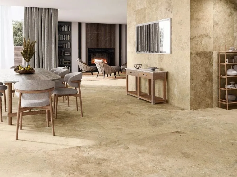 Espacio de la casa con azulejos efecto mármol en tonos cálidos, colección Izmir de New Tiles