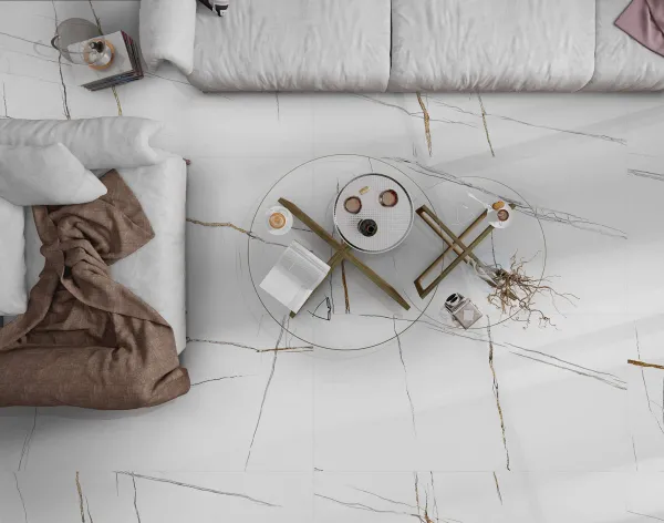 Espacio de la casa con azulejos efecto mármol en tonos neutros, colección Sahara white de ITT