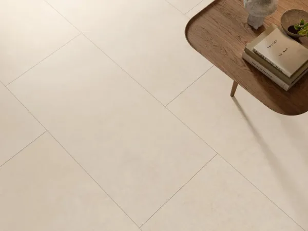 Espacio de la casa con azulejos efecto mármol en tonos cálidos, colección Siena de Argenta