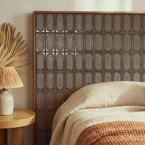 Espacio de la casa con azulejos efecto monocolor en tonos cálidos, colección Esclat de Dune