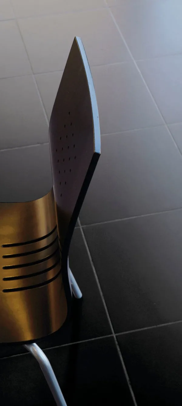Espacio de la casa con azulejos efecto monocolor en tonos neutros, colección Keratec technical de Aleluia