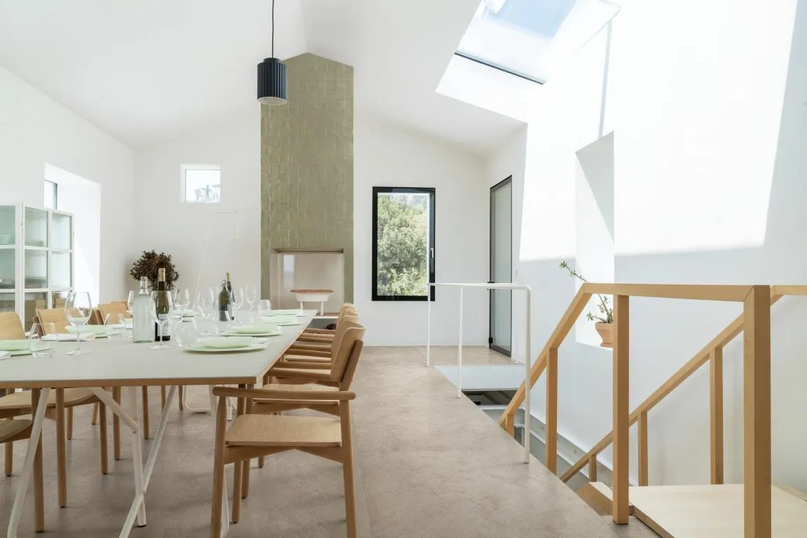 Espacio de la casa con azulejos efecto monocolor, colección Naturalia de Marazzi