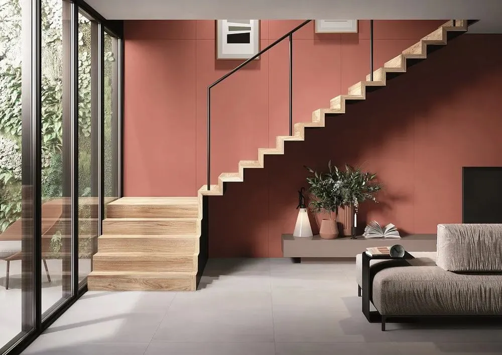 Espacio de la casa con azulejos efecto monocolor en tonos cálidos, colección Pastelli de Alfa Lux